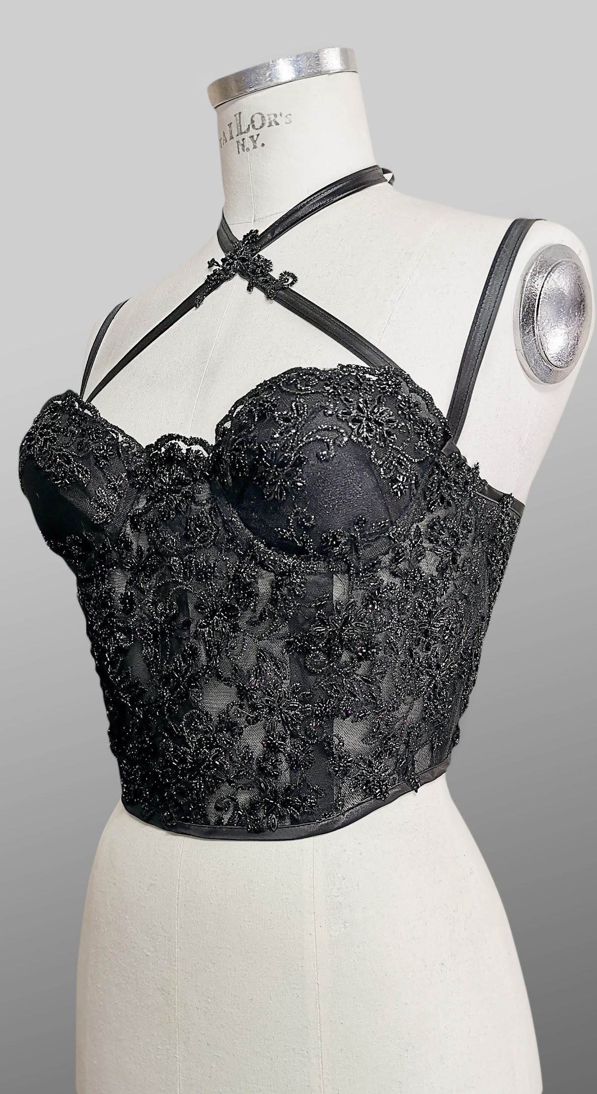 Black Crown - Corsetto nero in pizzo con ricami a rilievo e perle